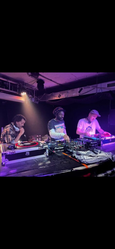 Afbeelding voor support act: Roots & Culture