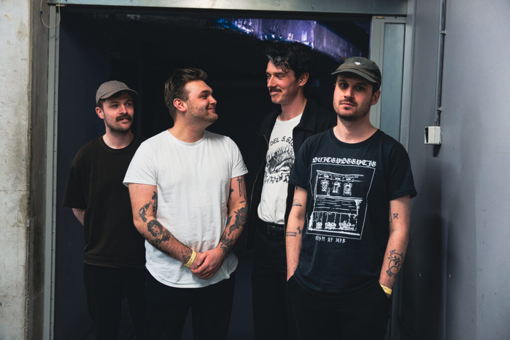 To Adelaide Afbeelding voor support act: To Adelaide