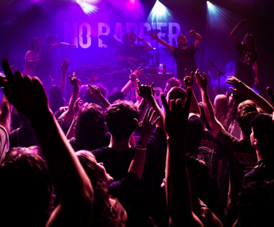 Get in the mood afbeelding voor: NO BARRIER