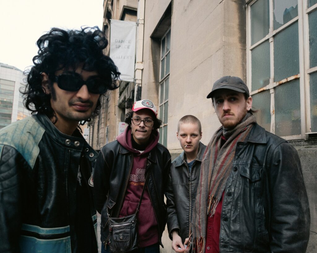 Afbeelding voor support act: Fuzzy Teeth