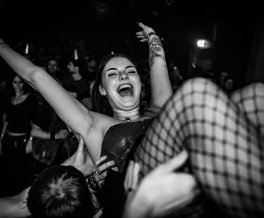 Get in the mood afbeelding voor: NO BARRIER