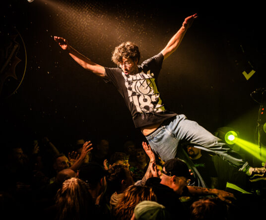 Get in the mood afbeelding voor: NO BARRIER