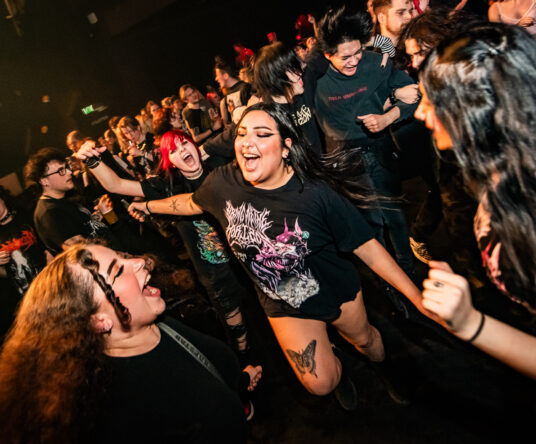 Get in the mood afbeelding voor: NO BARRIER