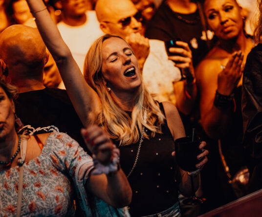 Get in the mood afbeelding voor: Housequake