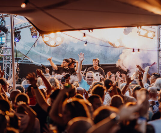 Get in the mood afbeelding voor: Housequake