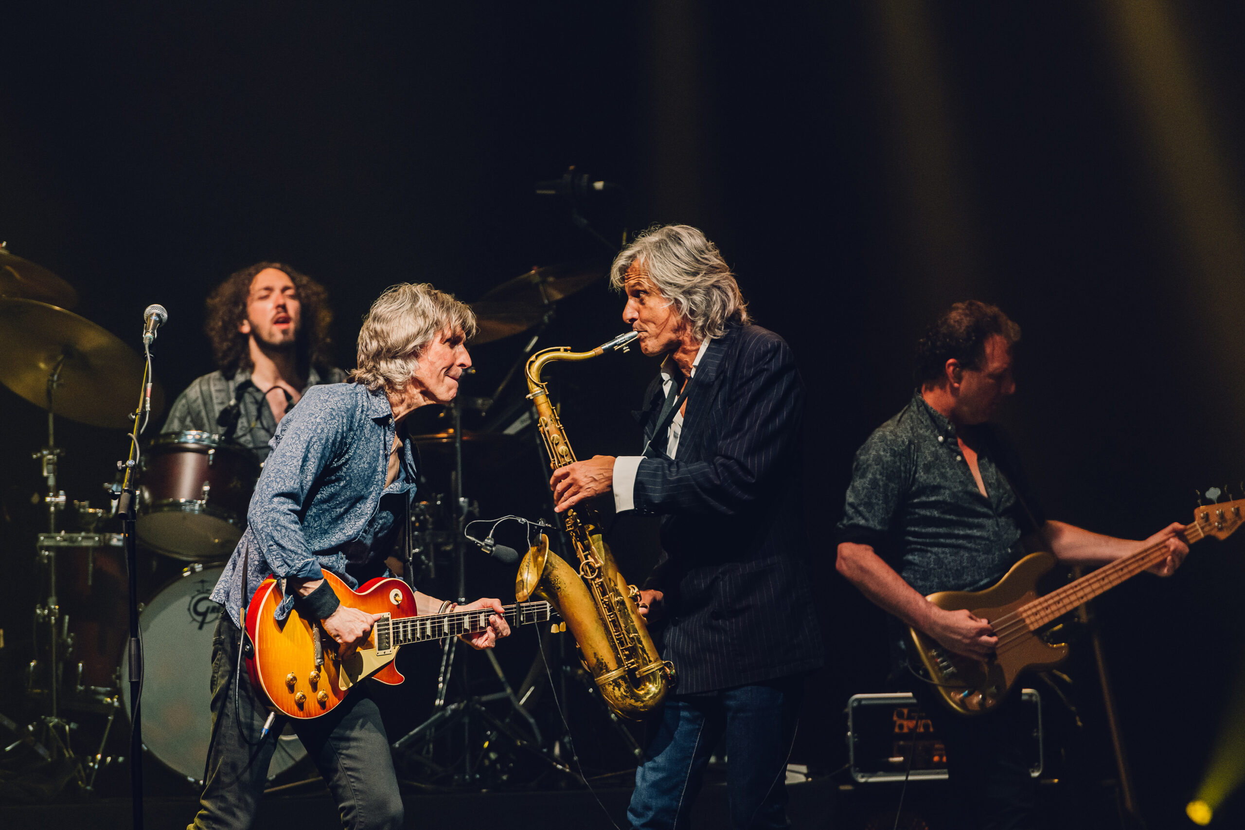 The Dire Straits Experience • Phil