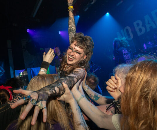 Get in the mood afbeelding voor: NO BARRIER